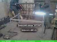 Фотография номер 2 двухуровневого вибросита модели ДВС-25 с бункером для сыпучих материалов купить в Киеве