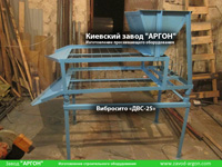 Фотография номер 4 двухуровневого вибросита модели ДВС-25 с бункером для сыпучих материалов купить в Киеве